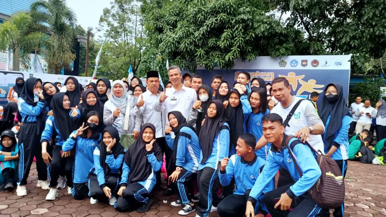 SMK Negeri 1 Pekanbaru mengikuti Kegiatan aksi bergizi dalam rangka Peringatan hari Kesehatan Nasional