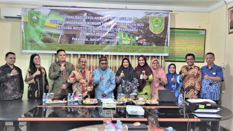 SMKN 1 Pekanbaru menyelenggarakan Sosialisasi Sekolah Pusat Keunggulan Skema Pemadanan dan Penandatangan MoU bersama Industri Perhotelan