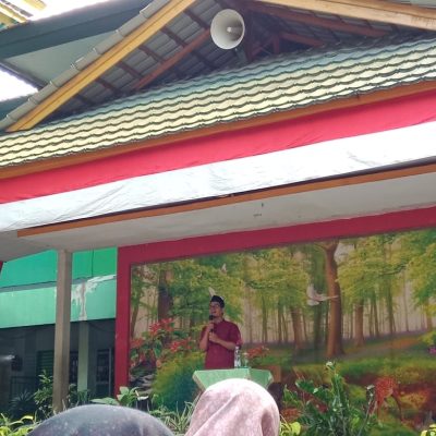 Ust. Kaswandi, S.E.Sy., S.Pd. Isi Acara Imtaq Jumat di SMK Negeri 1 Pekanbaru