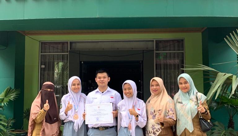 SMKN 1 Pekanbaru Menerima Medali Perunggu  dan Piagam Penghargaan Dalam Ajang LKS Tingkat Nasional Bidang Lomba Industri Pariwisata Perwakilan Propinsi Riau