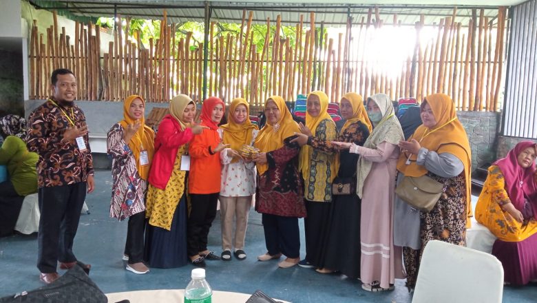 Nur’aisyah Siswa SMK Negeri 1 Pekanbaru Instruktur UMKM di kota Pekanbaru.