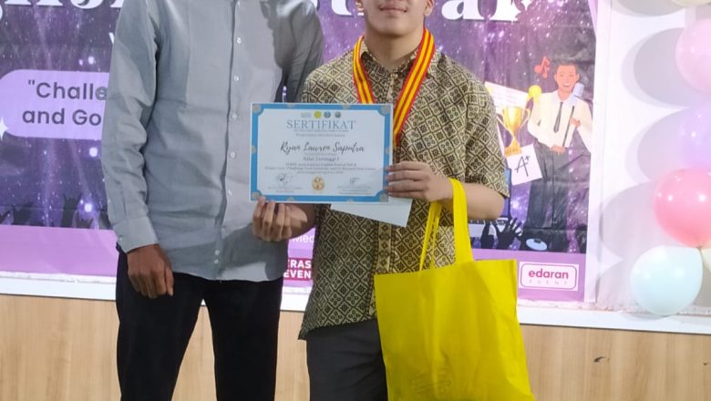 Ryan Lauren Saputra Juara Lomba TOEFL di Acara English Festival Universitas Muhammadiyah Riau