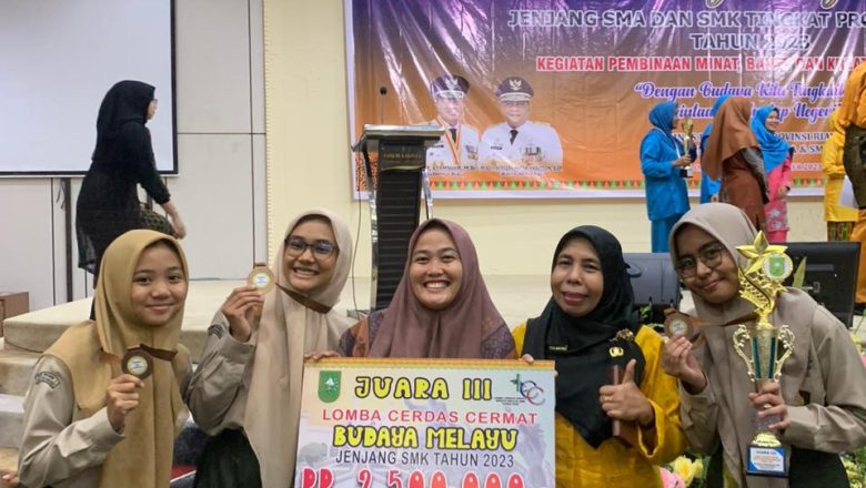 Siswa SMK N 1 Pekanbaru Raih Juara 3 dalam Lomba Cerdas Cermat Budaya Melayu 2023 Tingkat SMA/SMK/MA se-Provinsi Riau