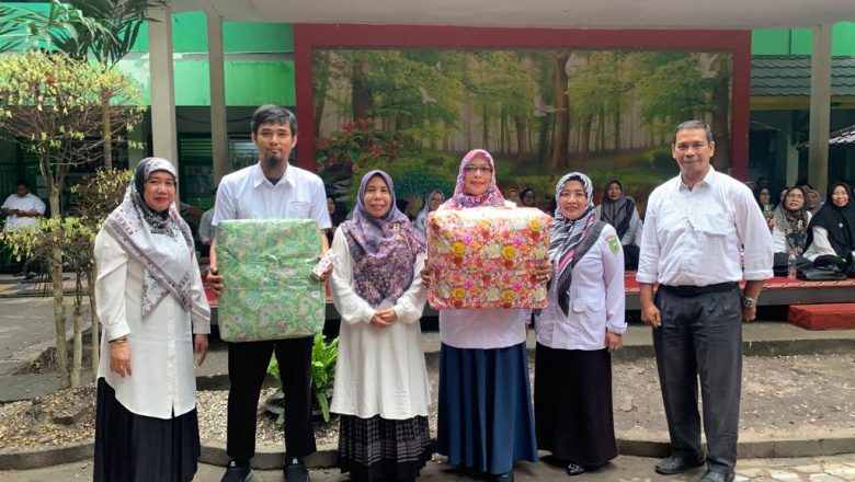 Acara Perpisahan Guru di SMK Negeri 1 Pekanbaru