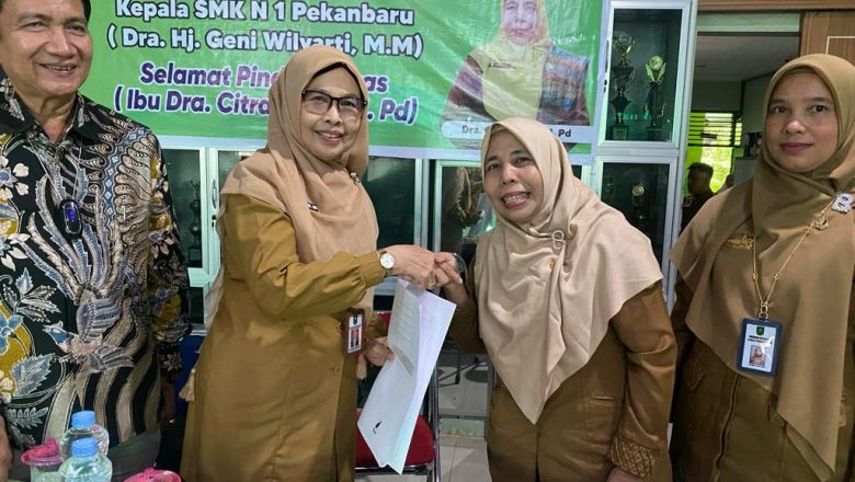 Acara Pisah Sambut Kepala SMK Negeri 1 Pekanbaru.