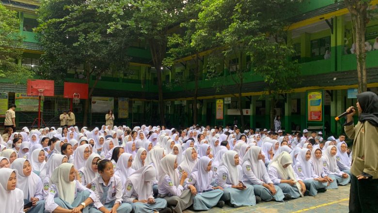 Mahasiswa Universitas Gajah Mada Lakukan<br>Sosialisasi di SMK Negeri 1 Pekanbaru