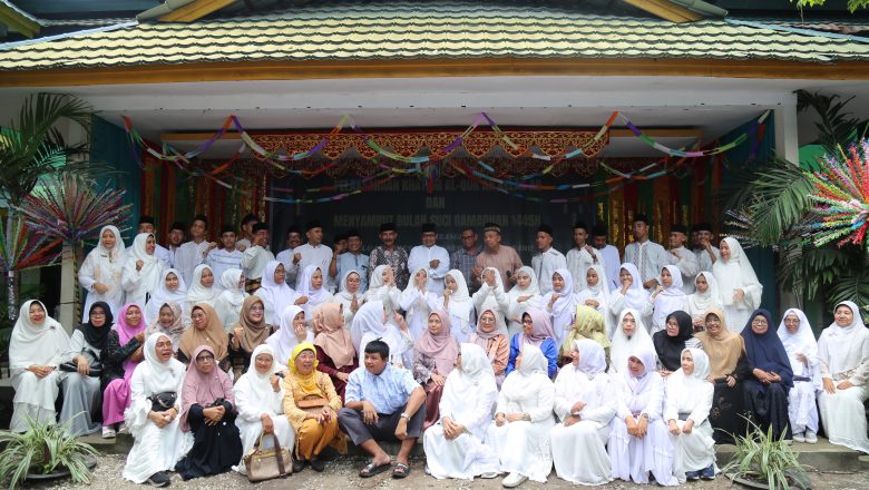 Silaturahmi Keluarga Besar Guru SMK Negeri 1 Pekanbaru dengan Guru Purna Bakti Menyongsong Ramadhan 1445 H.