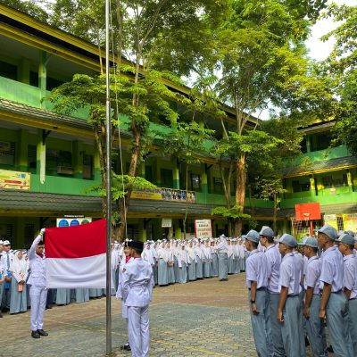 Upacara Bendera Pertama Setelah Libur Lebaran di SMK Negeri 1 Pekanbaru.