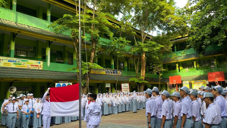 Upacara Bendera Pertama Setelah Libur Lebaran di SMK Negeri 1 Pekanbaru.