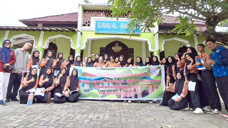 <strong>Praktik Guiding Program Keahlian Usaha Layanan Priwisata SMK Negeri 1 PEKANBARU</strong>