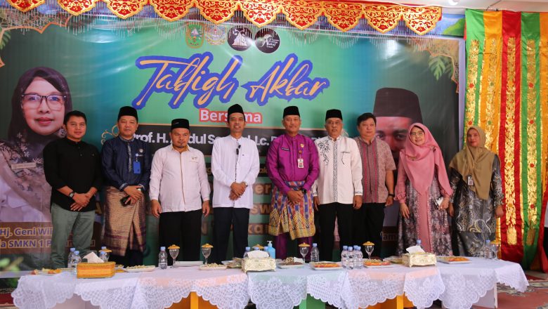 Semarak Tabligh Akbar Bersama Prof. H. Abdul Somad, Lc., D.E.S.A., Ph.D. di SMKN 1 Pekanbaru