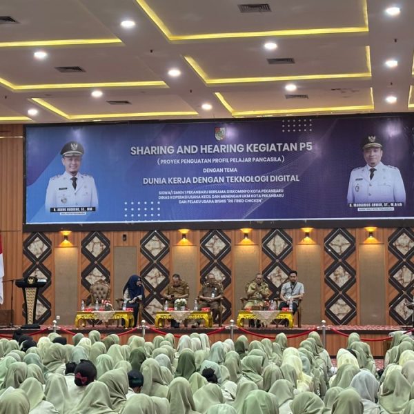 Siswa Kelas X SMK Negeri 1 Pekanbaru Taja Gebyar P5 di Kantor Wali Kota Pekanbaru.