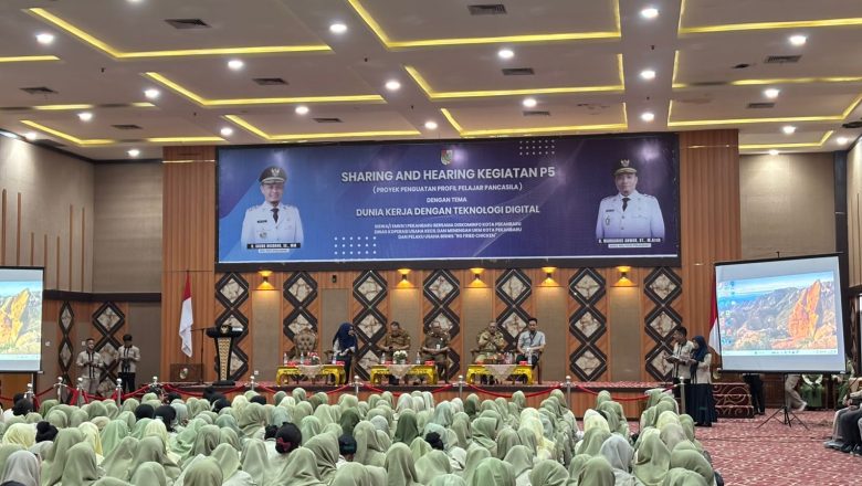 Siswa Kelas X SMK Negeri 1 Pekanbaru Taja Gebyar P5 di Kantor Wali Kota Pekanbaru.