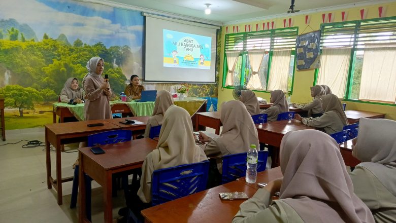 Kegiatan Sosialisasi Dari Puskesmas Kecamatan Limapuluh di SMKN 1 Pekanbaru Dengan Tema: “Aku Bangga dan Aku Tahu”