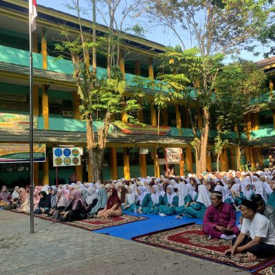 Kegiatan Imtaq Pasca Ujian Akhir Semester<br>Bersama Ustadz Rahmad Syahroni Al-Hasani, S.Pd.I di SMKN 1 Pekanbaru
