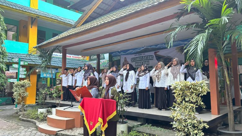 Pembukaan MPLS Tahun Ajaran 2025/2026 di SMKN 1 Pekanbaru Berlangsung Khidmat dan Penuh Semangat