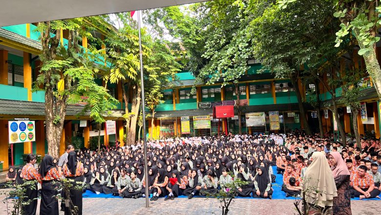 Sosialisasi Penerapan English Day Setiap Kamis Di SMKN 1 Pekanbaru.