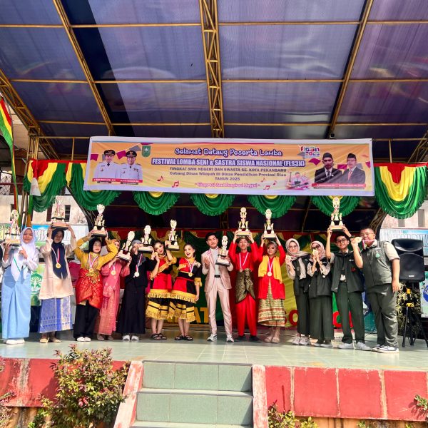 <strong>SMK Negeri 1 Pekanbaru Borong Piala FLS3N Tingkat Kota Pekanbaru Tahun 2025</strong>