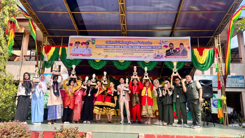<strong>SMK Negeri 1 Pekanbaru Borong Piala FLS3N Tingkat Kota Pekanbaru Tahun 2025</strong>