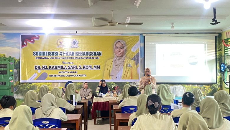 Sosialisasi 4 Pilar Kebangsaan Bersama Anggota MPR-RI Dr. Hj. Karmila Sari di SMKN 1 Pekanbaru