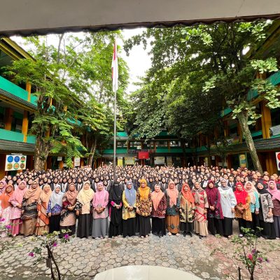 SMKN 1 Pekanbaru Lepas 428 Siswa Kelas XII untuk Magang di Dunia Industri