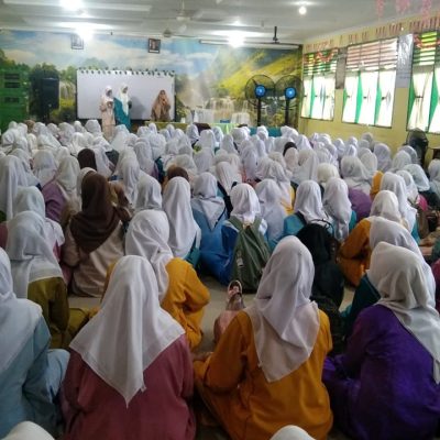 Kegiatan Keputrian SMKN 1 Pekanbaru Isi Waktu Dzuhur dengan Nilai Religius