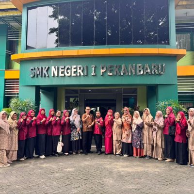 Kunjungan SMKN 1 Rimba Melintang ke SMKN 1 Pekanbaru: Sharing Manajemen Sekolah dan Strategi Peningkatan Akademik