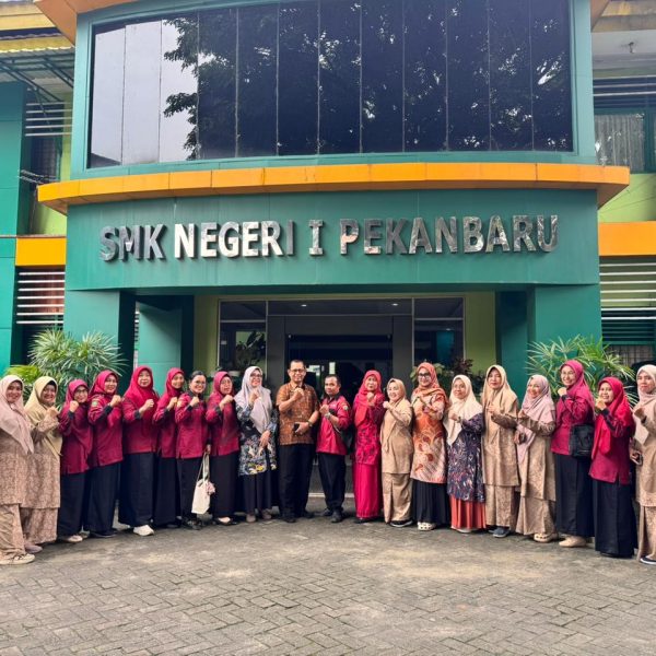 Kunjungan SMKN 1 Rimba Melintang ke SMKN 1 Pekanbaru: Sharing Manajemen Sekolah dan Strategi Peningkatan Akademik