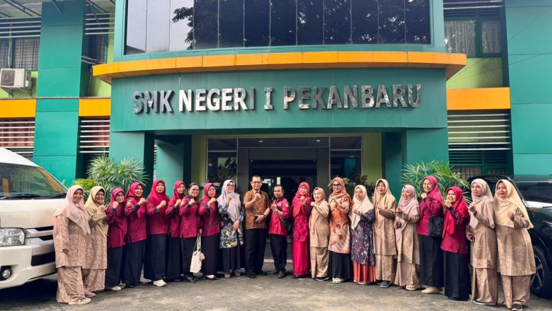 Kunjungan SMKN 1 Rimba Melintang ke SMKN 1 Pekanbaru: Sharing Manajemen Sekolah dan Strategi Peningkatan Akademik