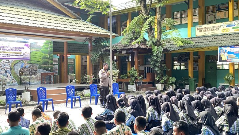 Wujud Peduli, Polsek Limapuluh Lindungi Generasi Muda lewat Sosialisasi di SMKN 1 Pekanbaru