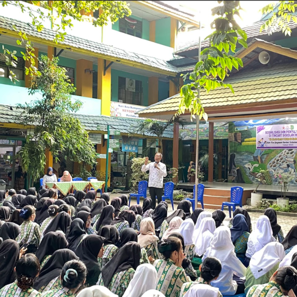 Kenali, Cegah, dan Lawan Kanker: Penyuluhan Kesehatan di SMKN 1 Pekanbaru
