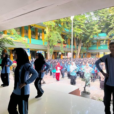 Move Your Body! Senam Rutin Bikin SMKN 1 Pekanbaru Makin Fresh