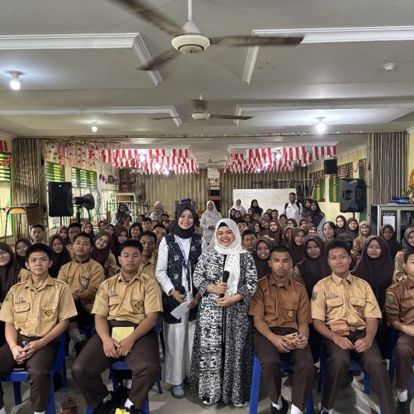 Kupas Tuntas Peluang dan Tantangan AI, SMKN 1 Pekanbaru Bersama EduforAll dan YSEALI Gelar School Talk Inspiratif