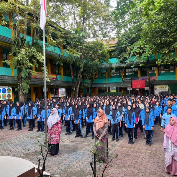 Pagi Aktif dan Atraktif! SMK Negeri 1 Pekanbaru Gelar Senam Bersama Meriah
