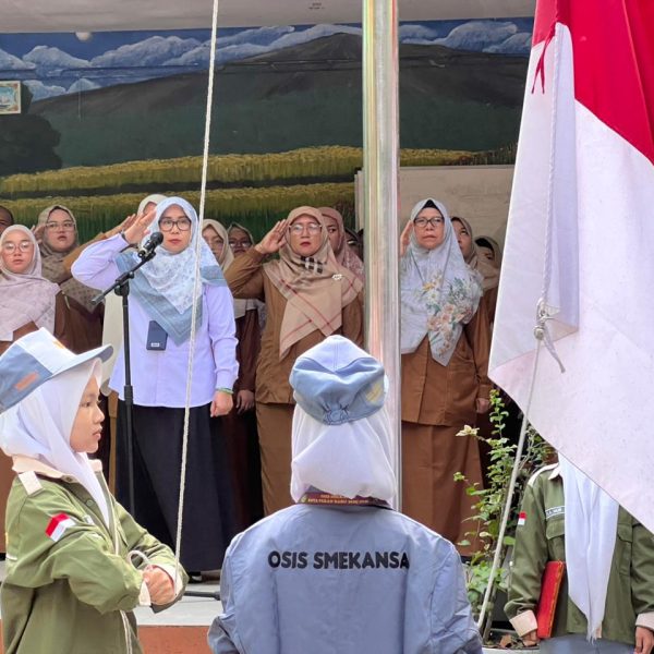 Tahun Baru, Semangat Baru: SMKN 1 Pekanbaru Awali Semester Genap dengan Senam Sehat dan Upacara Bendera