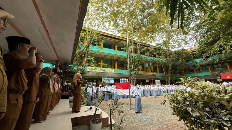 Upacara Bendera Senin Pagi: Menumbuhkan Kepribadian Tangguh dan Mandiri Sejak Dini