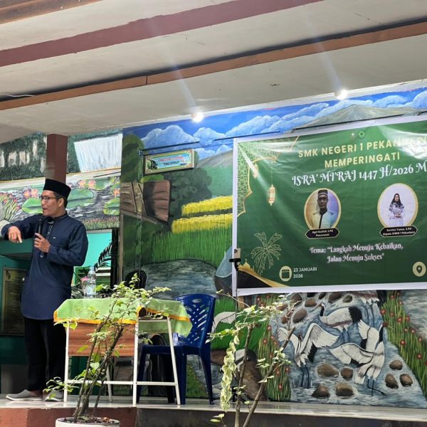 Menapaki Makna Salat dalam Peringatan Isra’ Mi’raj di SMKN 1 Pekanbaru