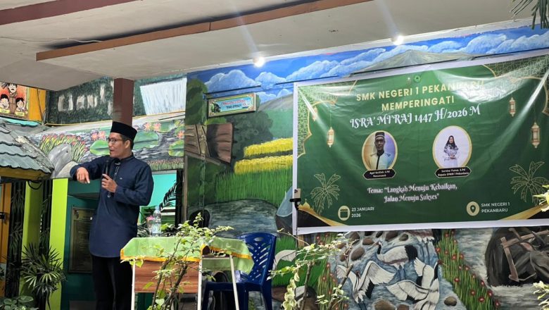 Menapaki Makna Salat dalam Peringatan Isra’ Mi’raj di SMKN 1 Pekanbaru