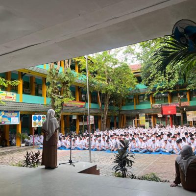 Hari Pertama Masuk Sekolah Pasca Libur Idul Fitri 1447 H di SMKN 1 Pekanbaru
