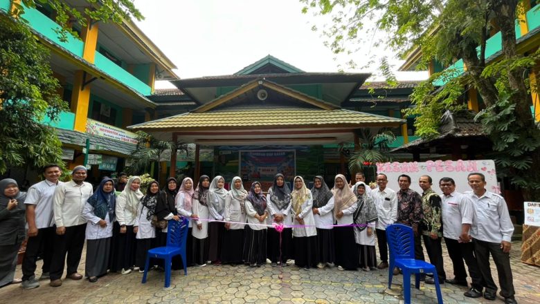 Pengembangan Kreativitas dan Inovasi melalui Pengadaan Bazar di SMKN 1 Pekanbaru