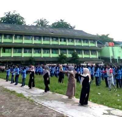 Semangat Pagi di Lapangan SMEA