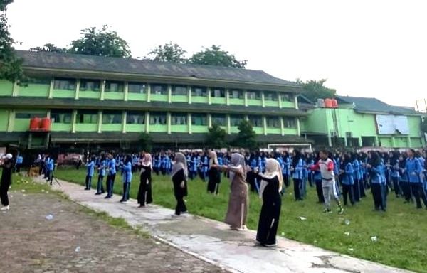 Semangat Pagi di Lapangan SMEA
