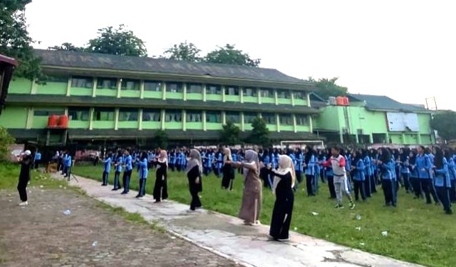 Semangat Pagi di Lapangan SMEA