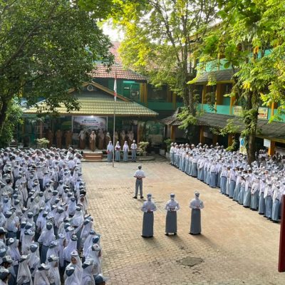 Upacara Bendera Perdana Tahun Ajaran 2026/2027, SMKN 1 Pekanbaru Tekankan Disiplin, Kepedulian Lingkungan, dan Kesiapan PKL