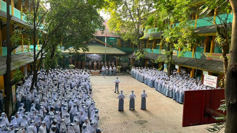 Upacara Bendera Perdana Tahun Ajaran 2026/2027, SMKN 1 Pekanbaru Tekankan Disiplin, Kepedulian Lingkungan, dan Kesiapan PKL