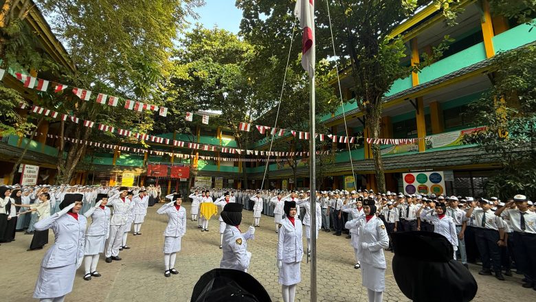 Upacara Bendera HUT ke-81 Kemerdekaan Republik Indonesia di SMKN 1 Pekanbaru Berlangsung Khidmat