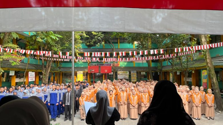 Pelepasan Siswa PKL Kelas XII SMKN 1 Pekanbaru Berlangsung Khidmat