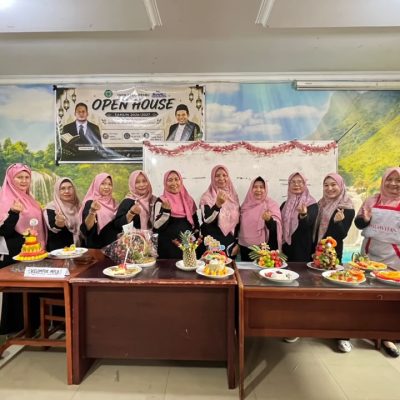 Semarak HUT ke-68 SMK Negeri 1 Pekanbaru Melalui Lomba Garnis Guru