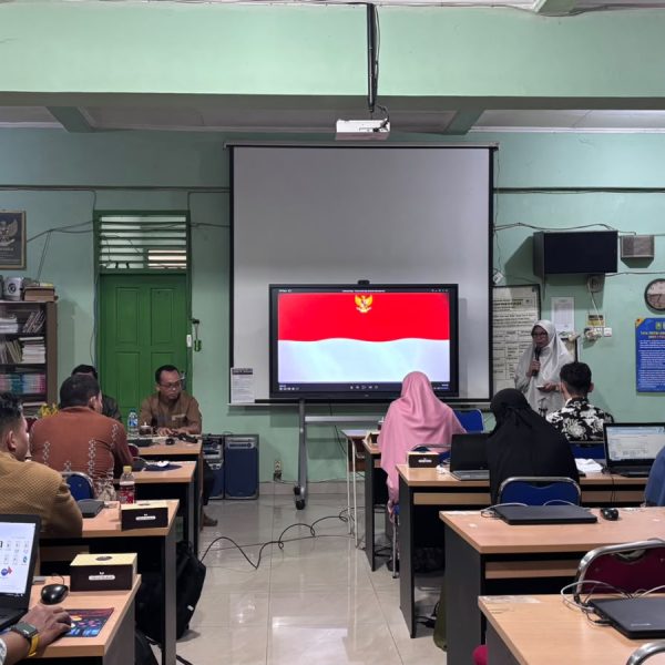 SMKN 1 Pekanbaru Gelar Sosialisasi Pendampingan Pemanfaatan Papan Interaktif Digital